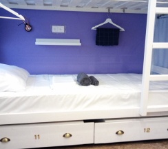 Кровать в общем номере (женский номер) в Hostel 1703