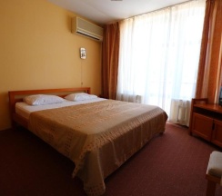 Двухместный номер Standard с балконом и рядом с пляжем двуспальная кровать в Бриз