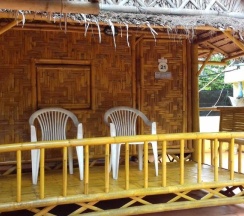 Коттедж с видом на воду в Ruan Mai Naiyang Beach Resort