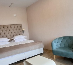 Номер улучшенный с 1 двуспальной кроватью №403 в Эккос