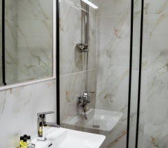Двухместный номер Standard с красивым видом из окна двуспальная кровать в Green Hill Hotel