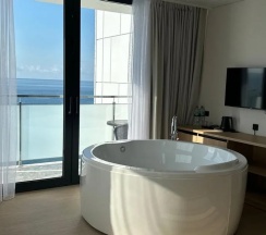 Двухместный люкс Улучшенный c 1 комнатой с видом на море двуспальная кровать в Изумруд