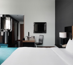 Семейный люкс с балконом и видом на береговую линию в Radisson Завидово