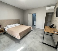 Трёхместный номер Classic с балконом в Абаза