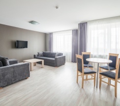 Апартаменты Superior c 1 комнатой с балконом и с красивым видом из окна в Комплекс апартаментов Комфорт