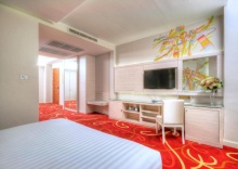 Полулюкс с красивым видом из окна в One One Bangkok Hotel