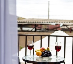 Четырехместный номер "Комфорт" с балконом. в Гостевой дом