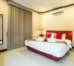 Двухместный номер Deluxe с видом на море двуспальная кровать в Отель Kata Beachwalk