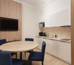 Люкс Гранд с рабочим кабинетом (Апартамент с 1 спальней) в Кортъярд Марриотт Сочи Красная Поляна