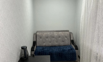 Коттедж с красивым видом из окна в Лунная ночь