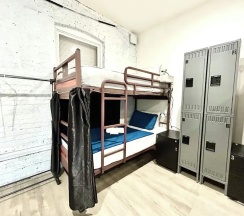 Кровать в общем номере в Stay 424 Hostel