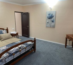 Апартаменты с балконом в Guest house GUMA