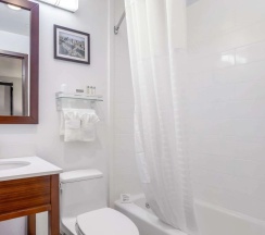 Двухместный номер Standard двуспальная кровать в Avion Inn Near LGA Airport, Ascend Hotel Collection