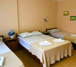 Четырёхместный номер Улучшенный (2 корпус) первый этаж в Морские истории