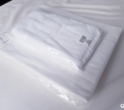 Кровать в мужском пятиместном смежном номере в Танский