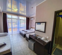 Трёхместный номер "Комфорт" в Krystall