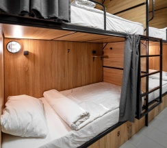 Кровать в женском 4-местном номере (удобства на этаже) в Sleep box