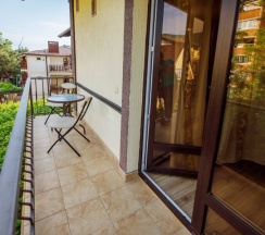 Трёхместный номер с балконом в Лорис