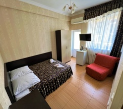 Трехместный номер с балконом в 21 век