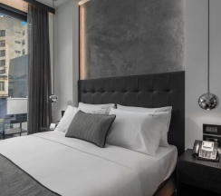 Двухместный номер Comfort с балконом двуспальная кровать в No15 Ermou Hotel