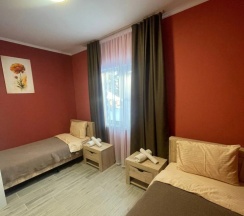 Четырёхместный номер Comfort с красивым видом из окна в Нептун-2