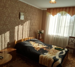 4-местный номер комфорт стандарт с 2 односпальными и 1 двуспальной кроватью в Космос