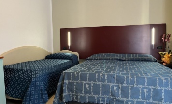 Четырёхместный номер Standard в Hotel Fellini Rimini