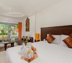 Двухместное бунгало Deluxe с видом на сад двуспальная кровать в Club Bamboo Boutique Patong Beach Resort
