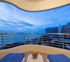 Двухместный номер Grand с видом на море двуспальная кровать в Royal Cliff Beach Hotel Pattaya