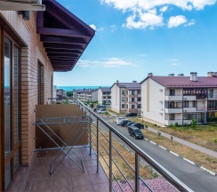 Комфорт с видом во двор в Стела