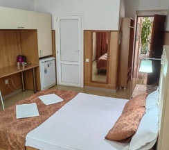 Четырёхместный номер Standard с балконом и с красивым видом из окна в Тихий домик