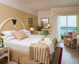 Двухместный номер Club двуспальная кровать в Herods Palace Hotel