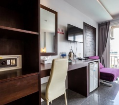 Двухместный номер Honeymoon с балконом двуспальная кровать в 7Q Bangla Hotel