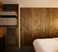 Двухэтажный номер люкс  36м²  в панорамном  триплексе для 2-4 гостей в Август