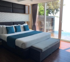 Люкс Pool с 2 комнатами с видом на море в Отель Royal Beach Boutique Resort & Spa
