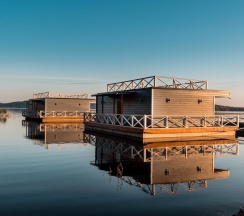 Хаусбот 2 в Времена Года