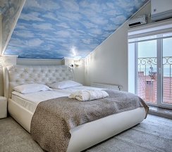 Двухместные апартаменты 17 Мансарда с видом на море двуспальная кровать в Exclusive Hotel&Apartments