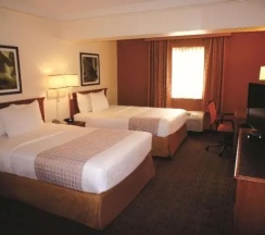 Четырёхместный номер в La Quinta Inn by Wyndham Austin Capitol / Downtown