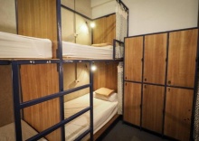 Кровать в общем номере в I-Sleep Silom Hostel