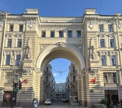 Двухкомнатная квартира 65 кв. м. у Летнего Сада и Михайловского замка в Невский 111