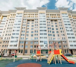 Пятиместные апартаменты с 2 комнатами с балконом и с видом на город в Апартаменты на Жукова 23а