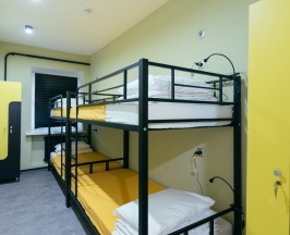 Кровать в четырехместном номере в BookBox