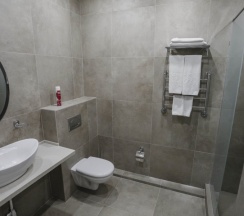 Семейный стандарт (1 двухспальная+1 односпальная кровать) в Sleepers hotel avia dme