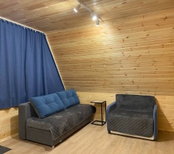 Двухместный семейный коттедж Мансарда с красивым видом из окна двуспальная кровать в А-фрейм дома