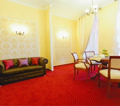 Люкс с балконом двухкомнатный в Онегин