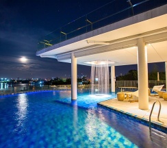 Люкс с 2 комнатами oceanfront в Tsix5 Phenomenal Hotel Pattaya