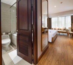 Двухместный номер Premier Deluxe двуспальная кровать в Отель Harmony Saigon Hotel & Spa