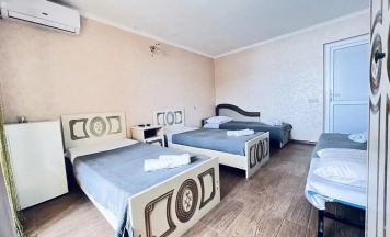 Стандартный четырехместный номер в Солнечный