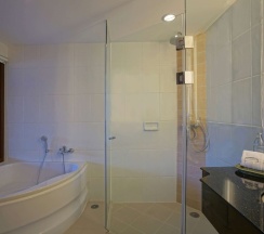Двухместный номер Deluxe с балконом двуспальная кровать в Novotel Phuket Vintage Park Resort