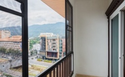 Трёхместный номер Deluxe с видом на город в V Residence Chiangmai Hotel